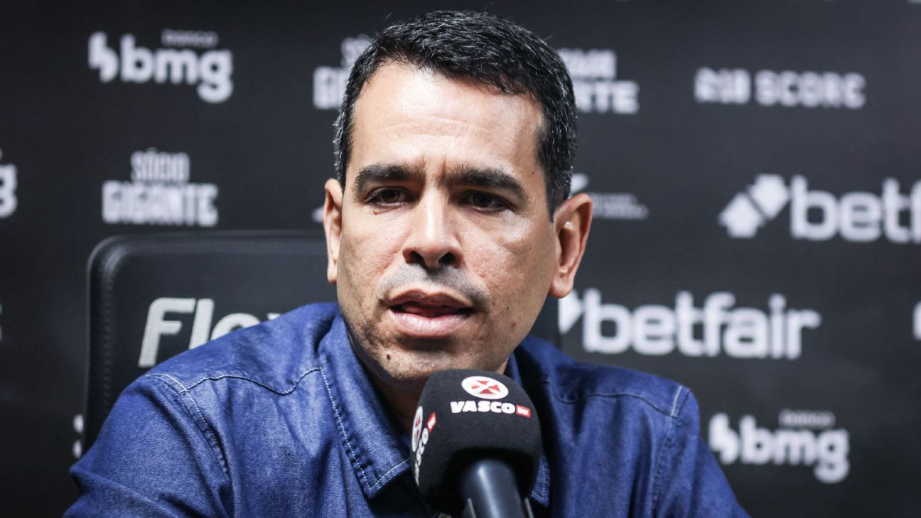 Em crise, Vasco anuncia saída de diretor