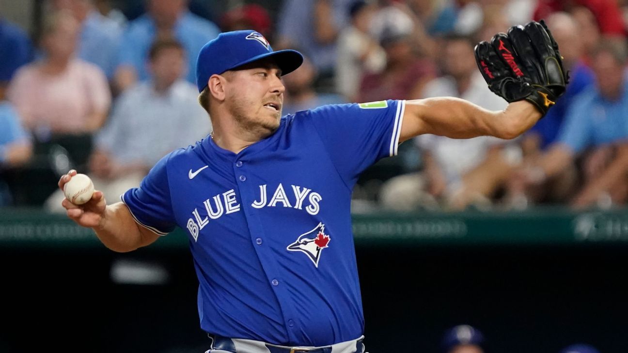 Jays' Swanson to see specialist about elbow pain