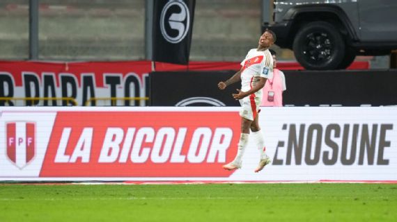 Andy Polo celebrates his goal against Bolivia