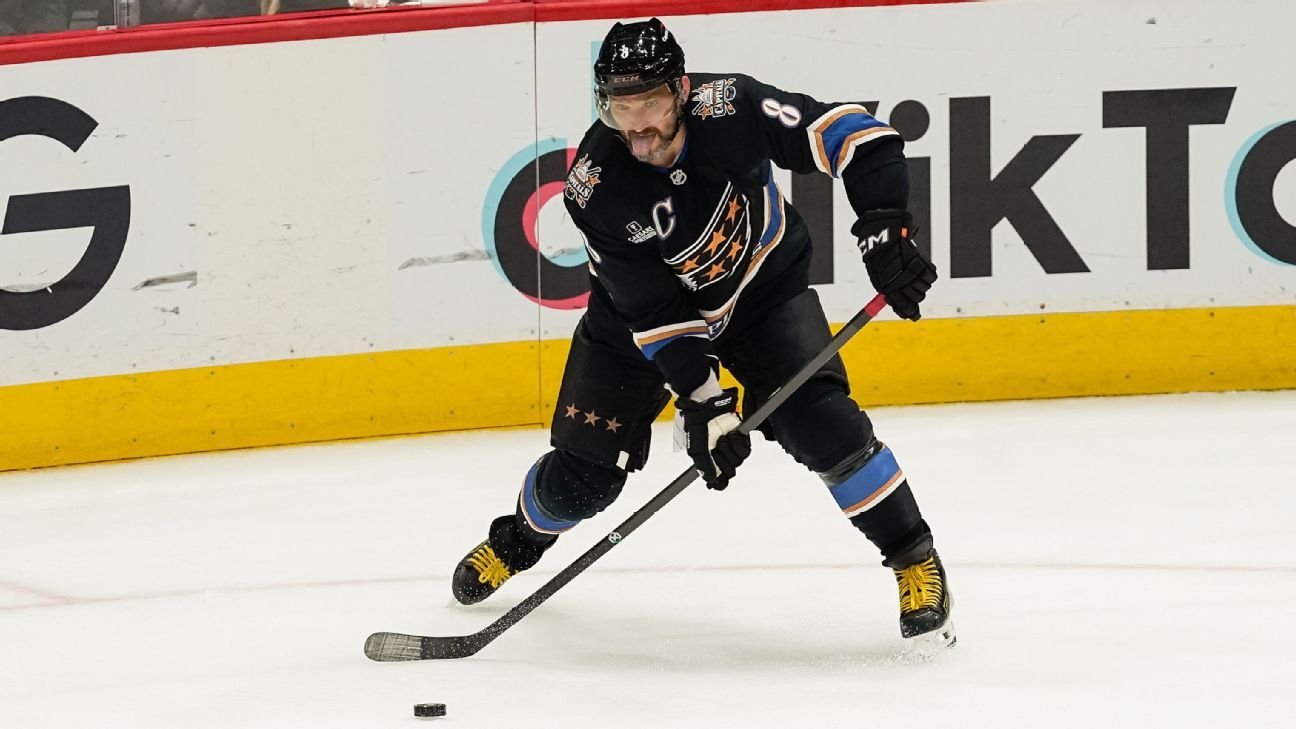 Александр Овечкин отдает пас