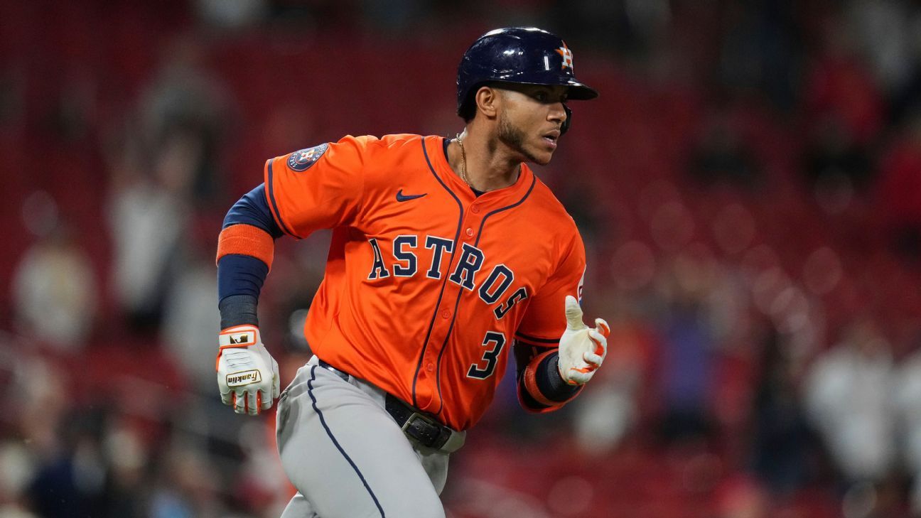 Astros' Pena hit by pitch, leaves with sore ribs