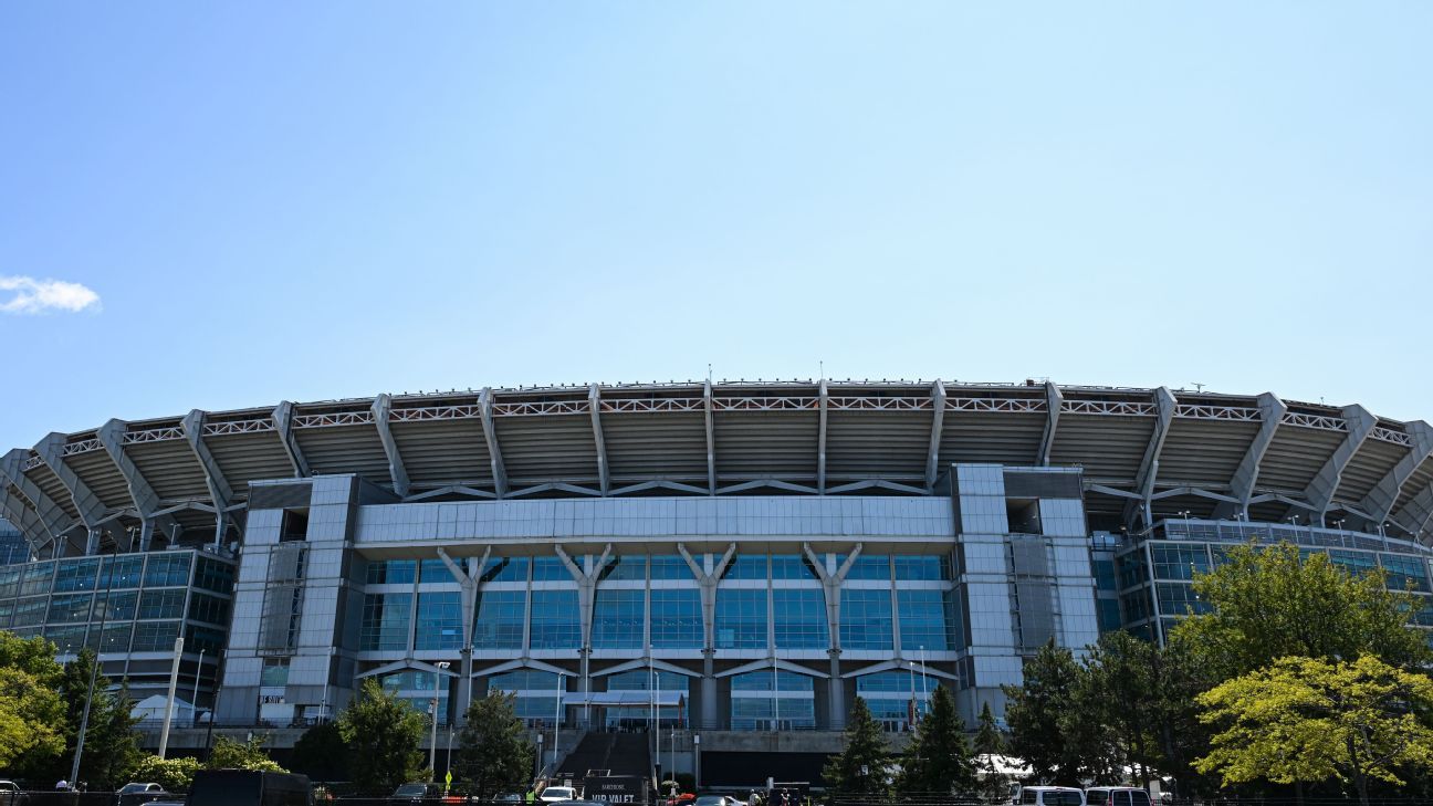 Crew expect record crowd for Messi in Cleveland