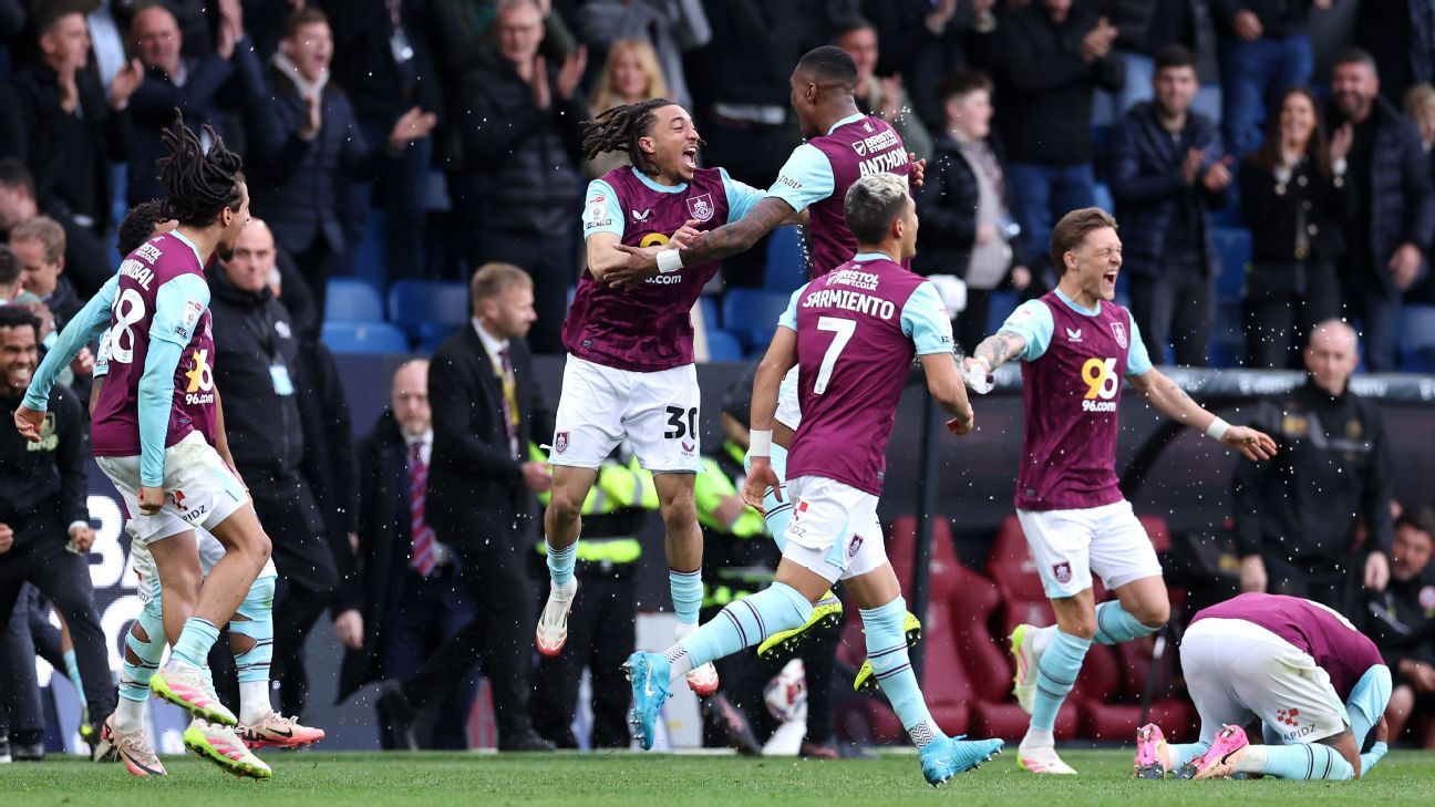 Leeds, Burnley win, clinch Premier League return