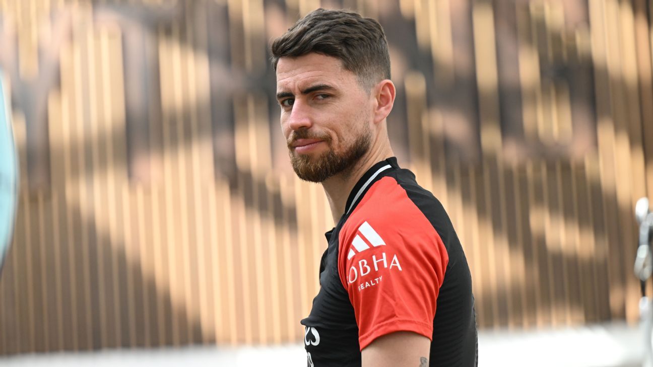 Diretor do Flamengo atualiza sobre negociação com Jorginho e reforço iminente.