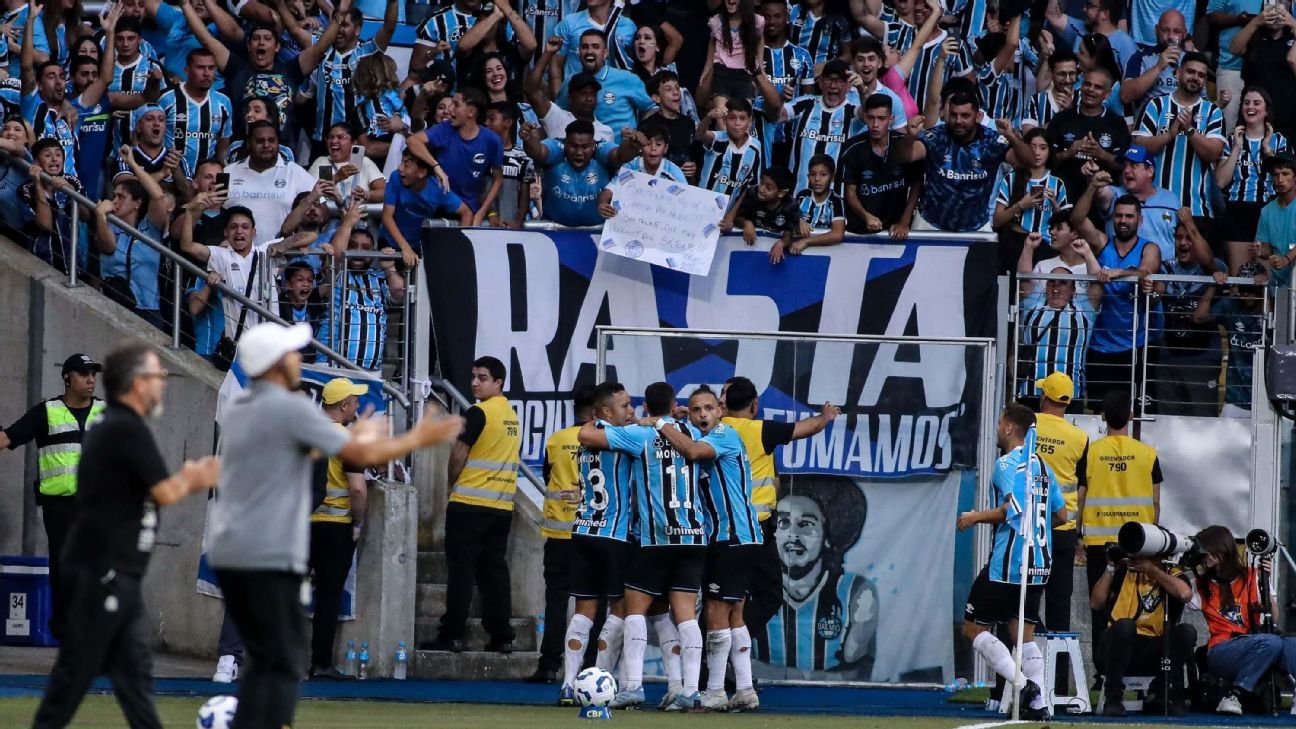 Grêmio vence Santos em 'duelo de desesperados'