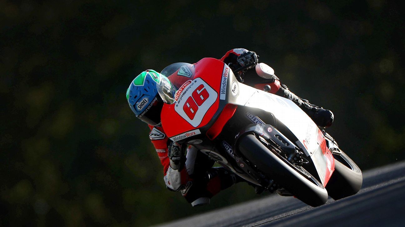 Two riders die in 11-bike British Supersport crash
