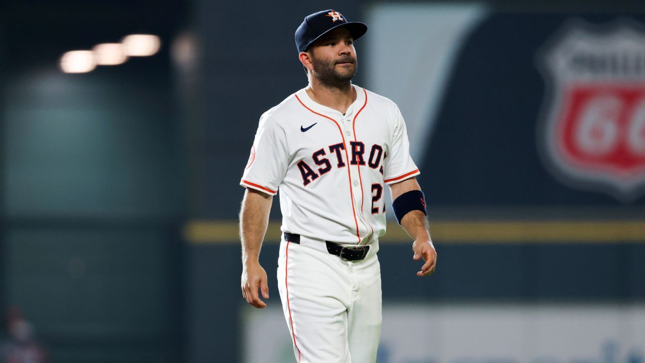 Astros’ Altuve removed due to hamstring issue