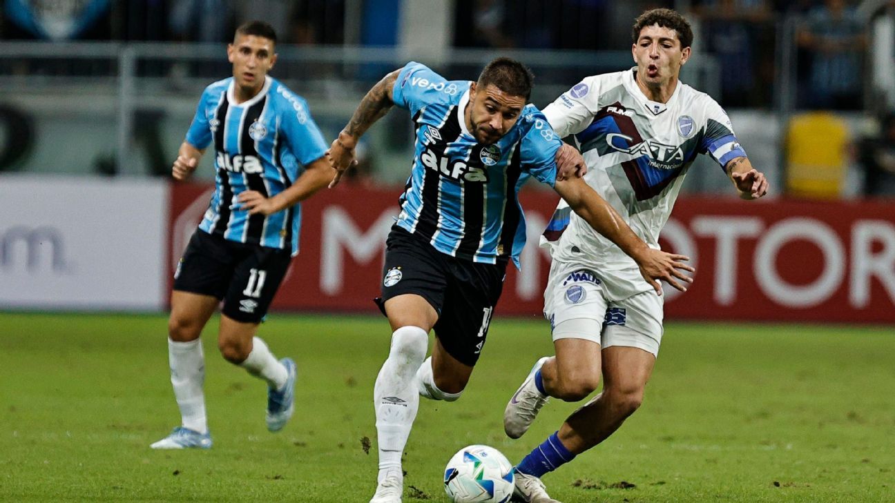 Grêmio empata com Godoy Cruz, se classifica na Sul-Americana e é vaiado.