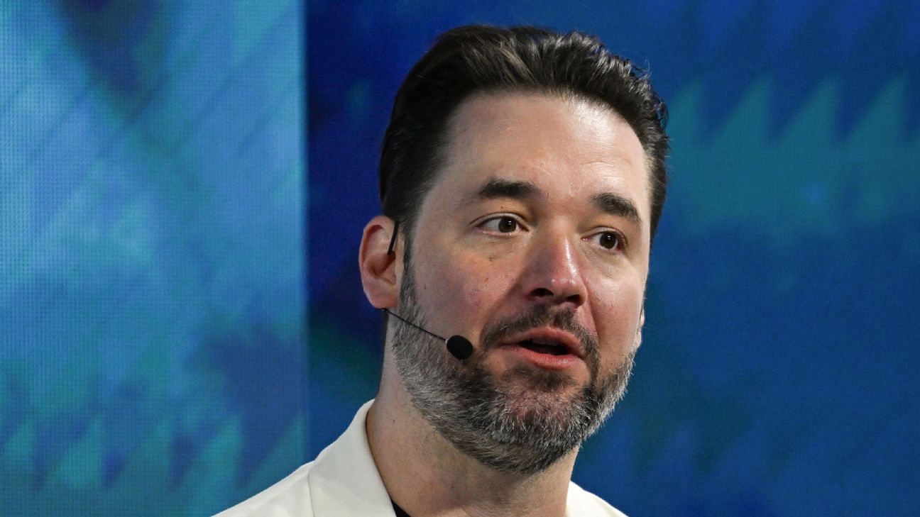U.S. investor Ohanian buys stake in WSL's Chelsea