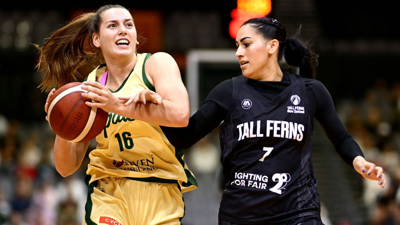New Adelaide Lightning coach Kerryn Mitchell determined to keep Isobel Borlase
