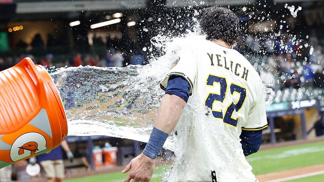 Yelich makes 1st career walk-off HR a grand slam