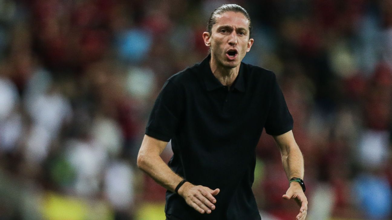 Filipe Luís destaca ansiedade do Flamengo e importância de celebrar vitória apertada.