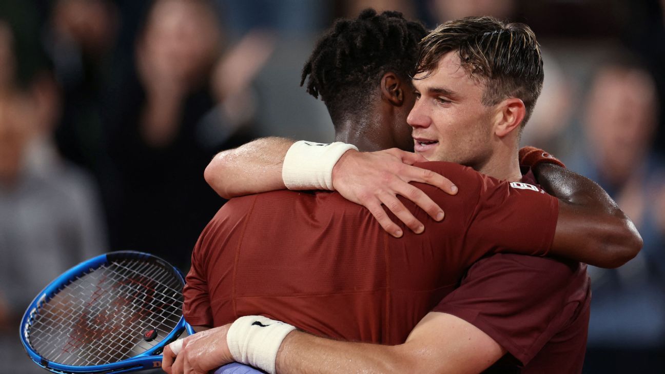 French Open: Draper outlasts inspired Monfils