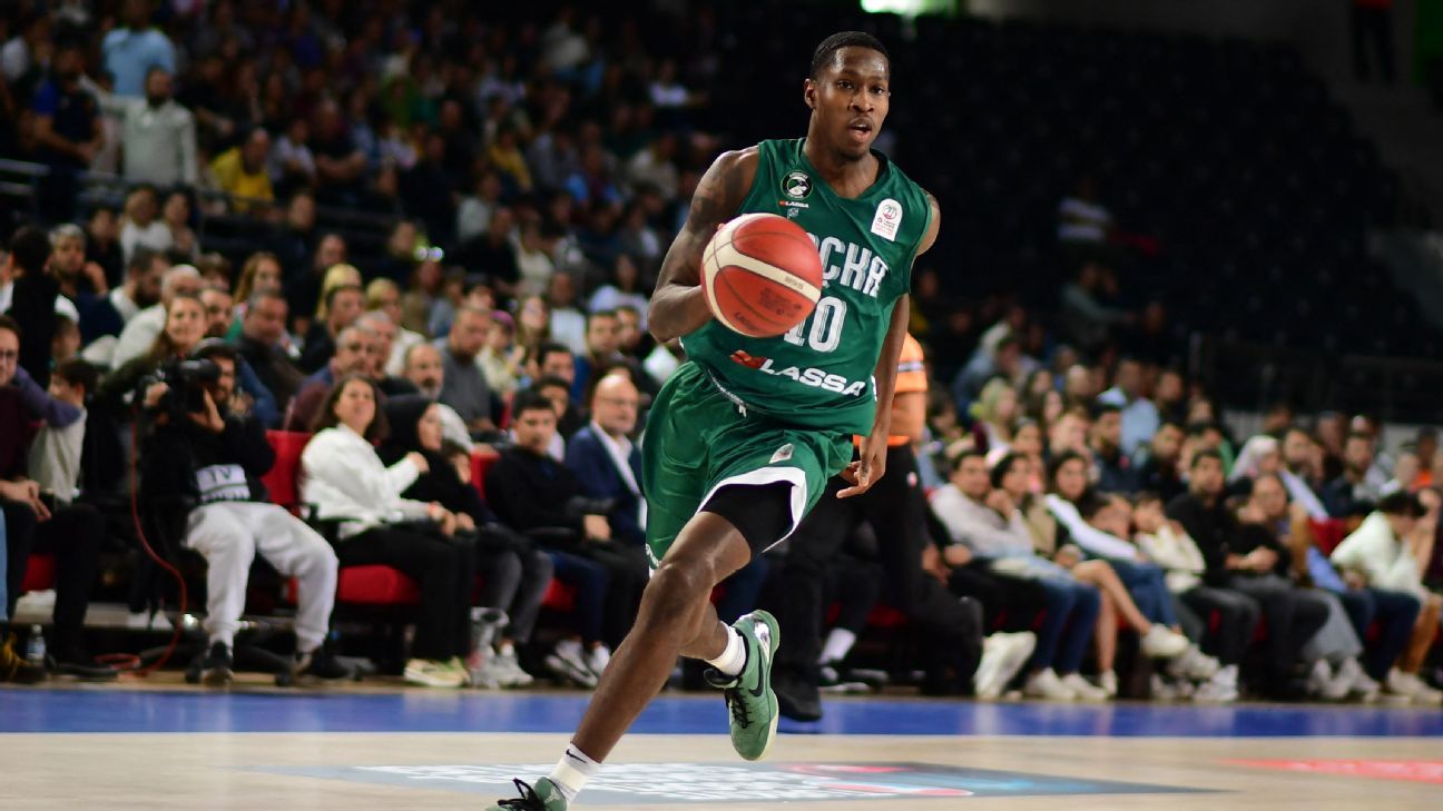 Sources: SEM Phoenix make first import signing