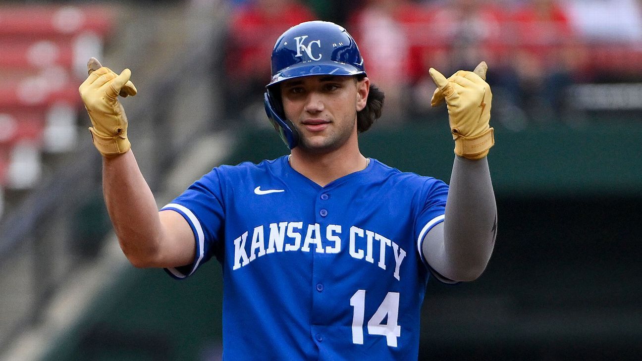 Royals’ Caglianone gets 1st hit, gives ball to dad
