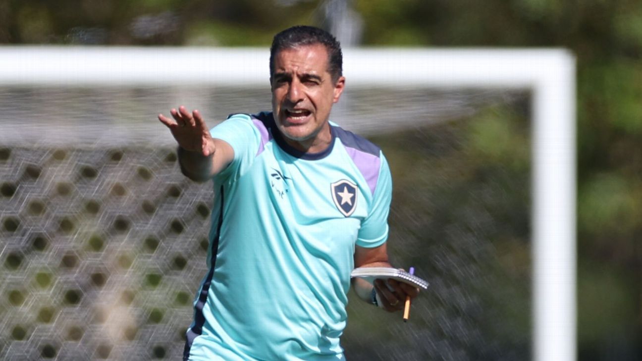 Com treino 'me engana que eu gosto', Botafogo faz mistério para jogo contra o PSG