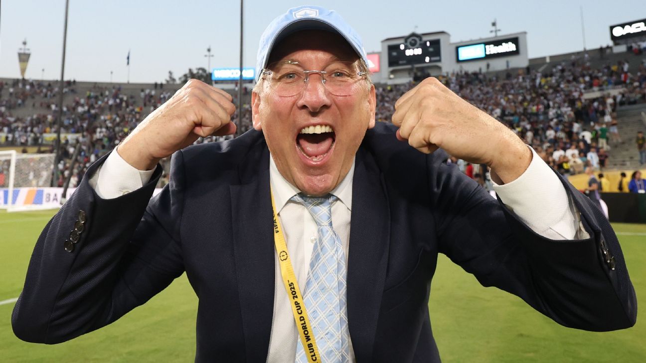 Textor vende 'metade' de clube por mais de R$ 1 bilhão a dono de time da NFL