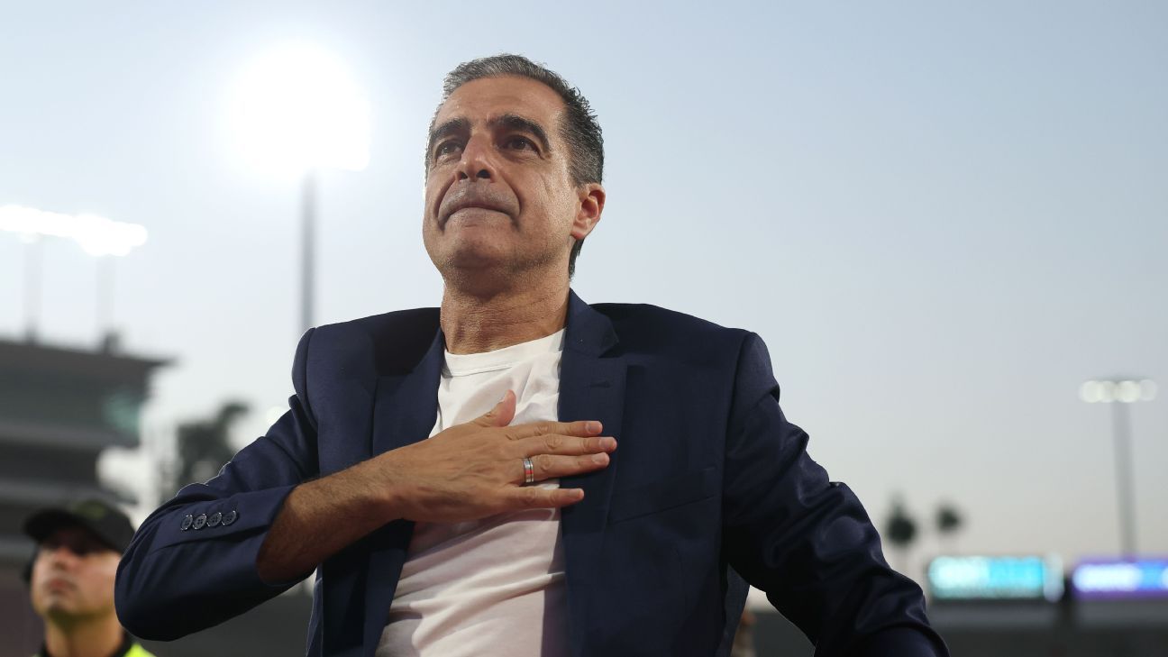 Técnico do Botafogo revela troca de mensagens com Abel Ferreira no futebol brasileiro