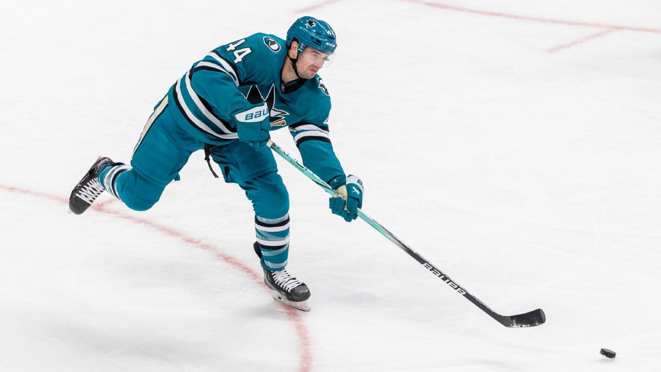 Sharks to buy out Vlasic's deal, end 19-year run
