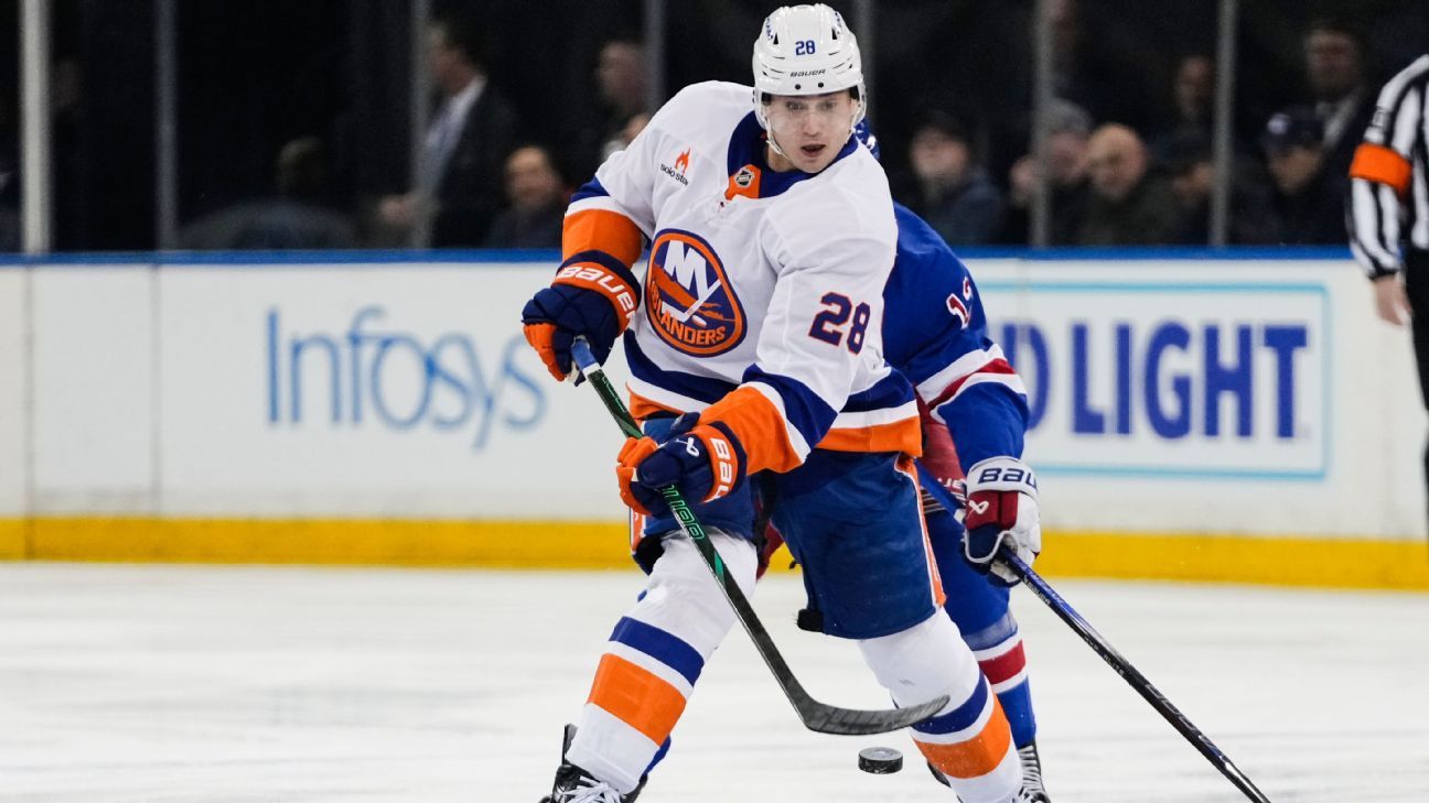 Islanders sign Romanov to eight-year extension