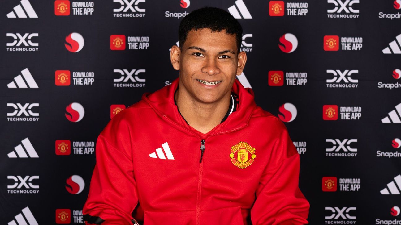 Man Utd sign 18yo Paraguayan defender Leon