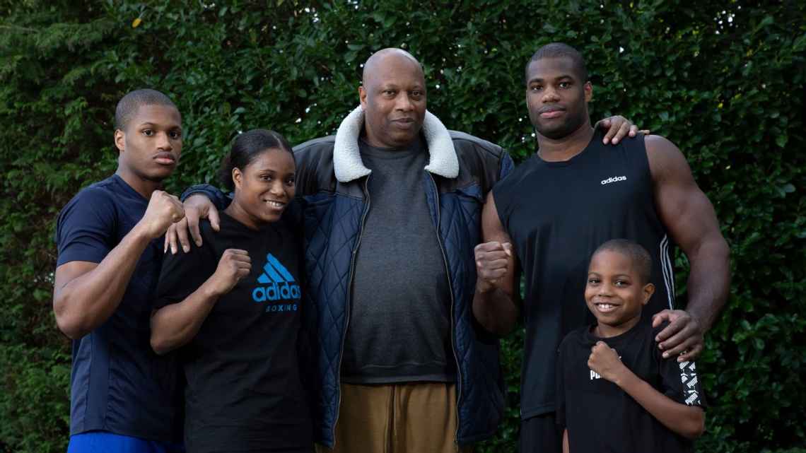 Дэниел Дюбуа с отцом Дэйвом и сестрой Кэролайн