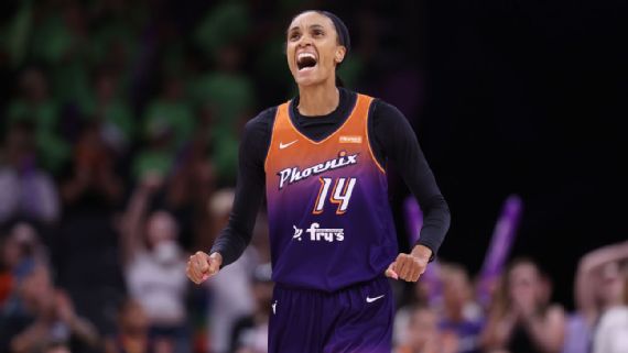 DeWanna Bonner in Phoenix Mercury uniform