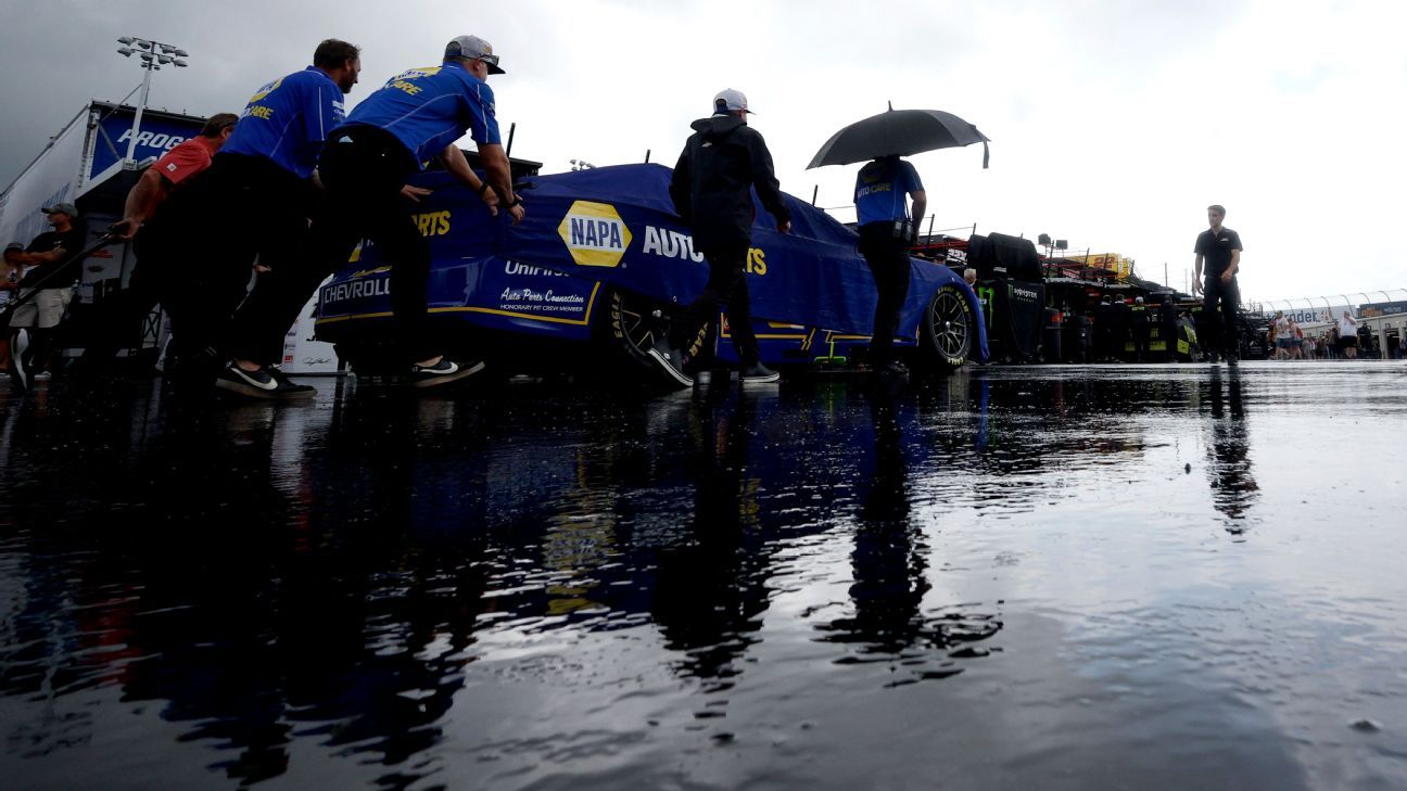 Heavy rain helps Elliott to pole for Dover Cup race