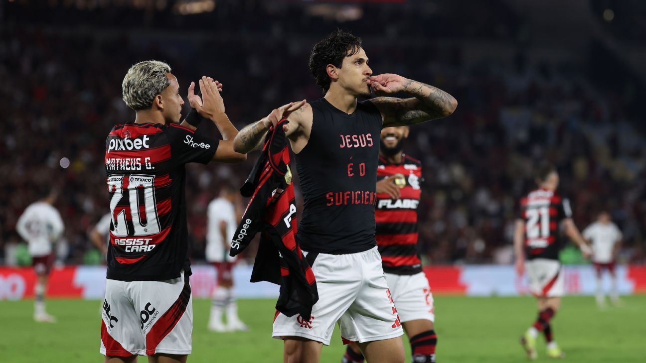Promessa do Flamengo se surpreende com Pedro 'tranquilo e sereno' e elogia: 'É o melhor centroavante do Brasil'