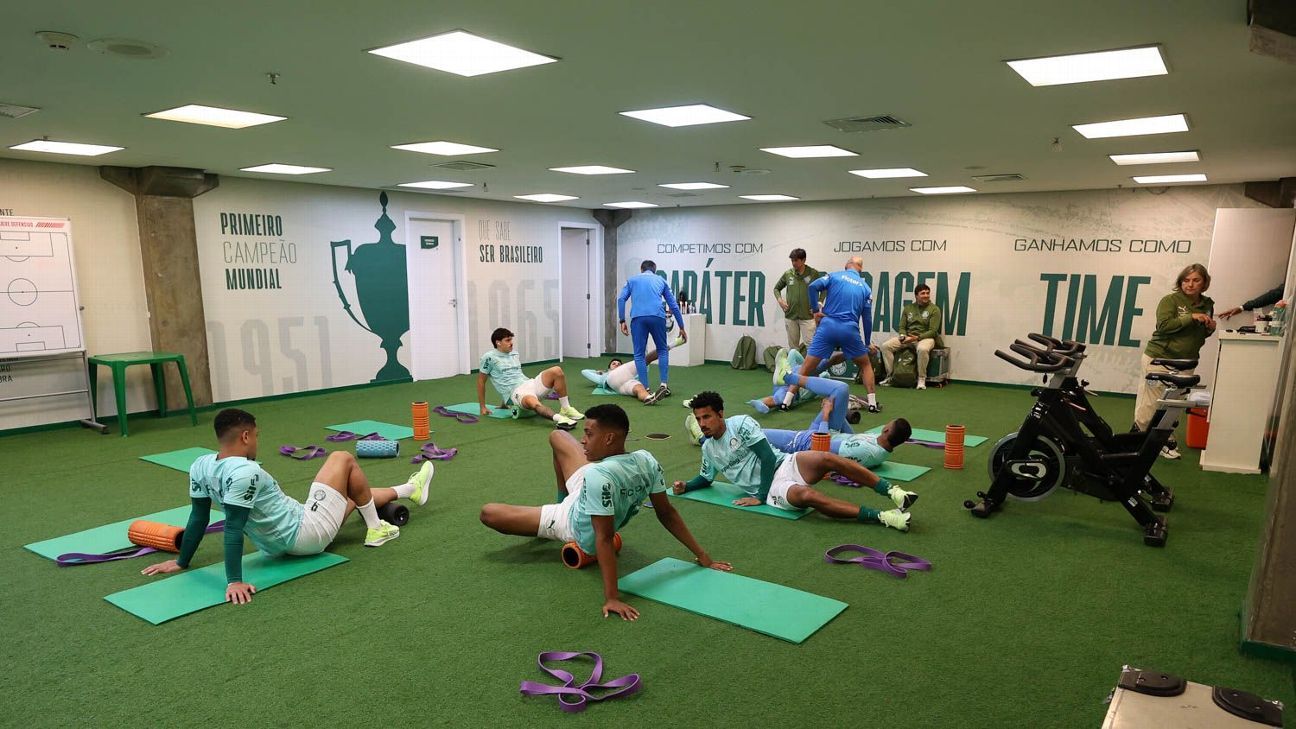 Palmeiras adota frases motivacionais em vez de fotos de títulos no vestiário.