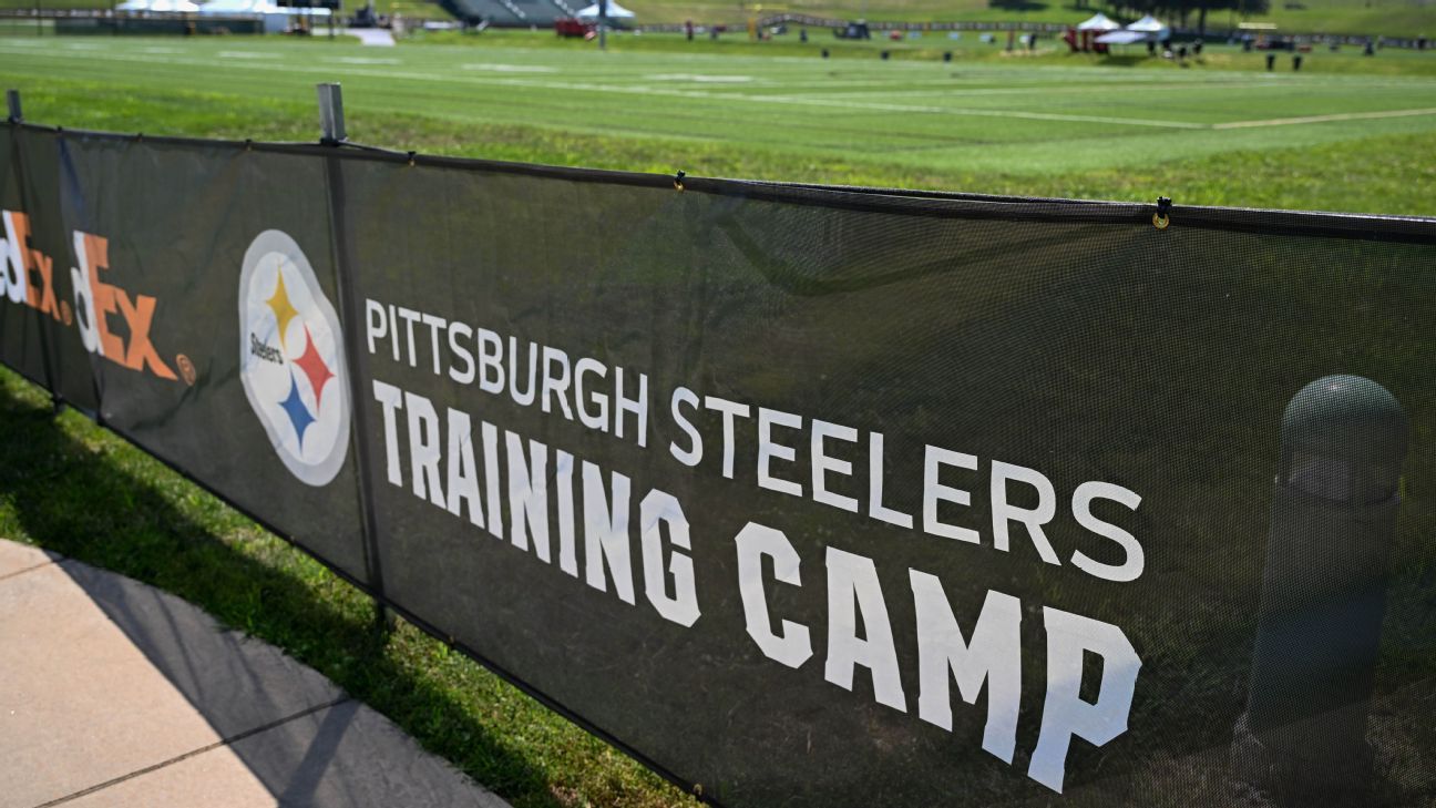 Steelers' Aaron Rodgers Leads Training Camp Amid Early Challenges