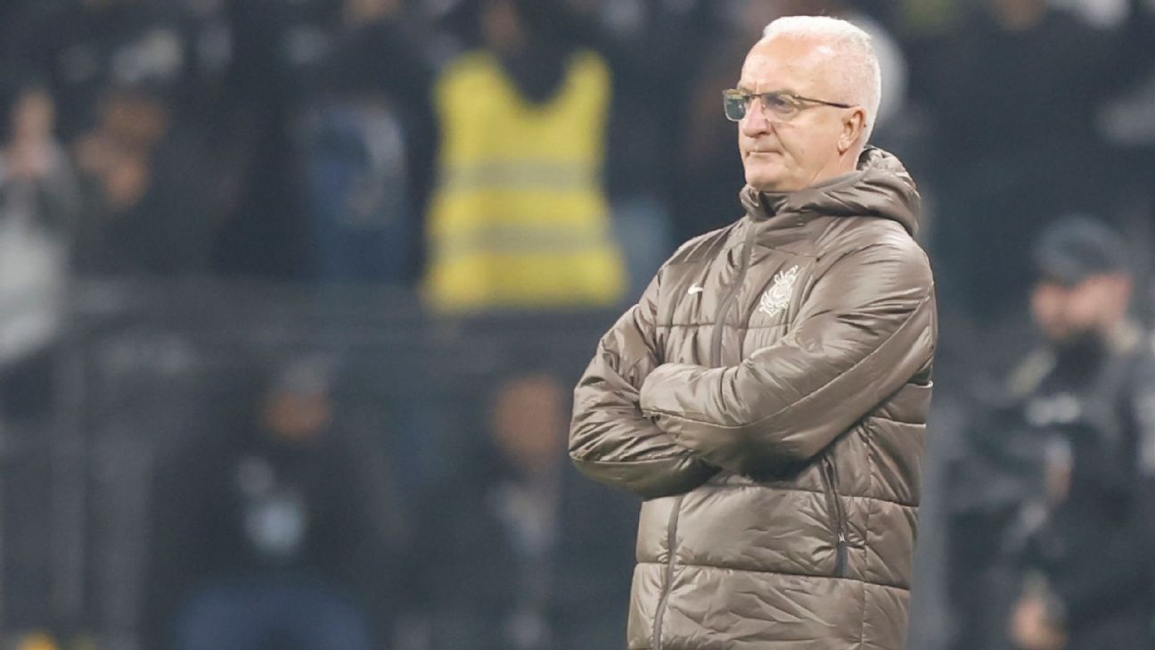 Dorival responde sobre pressão no Corinthians e dribla polêmica com Memphis Depay