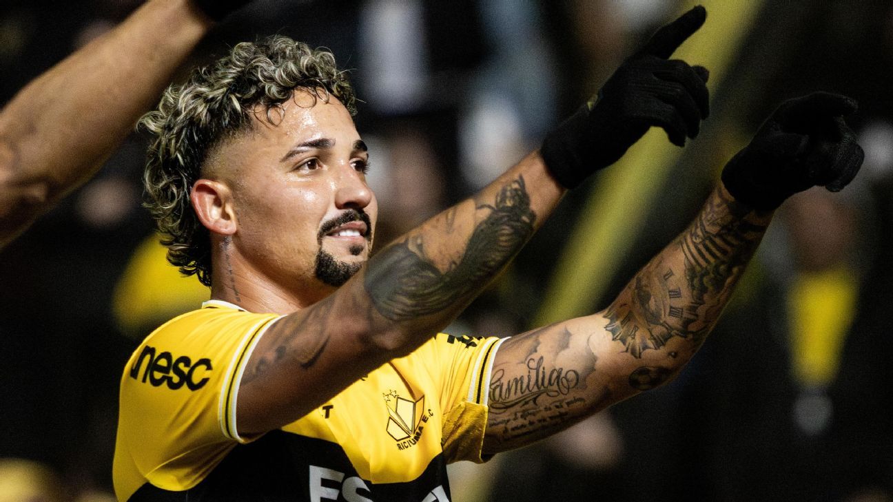 Atacante do Criciúma supera lesões no Grêmio e se destaca na Série B.