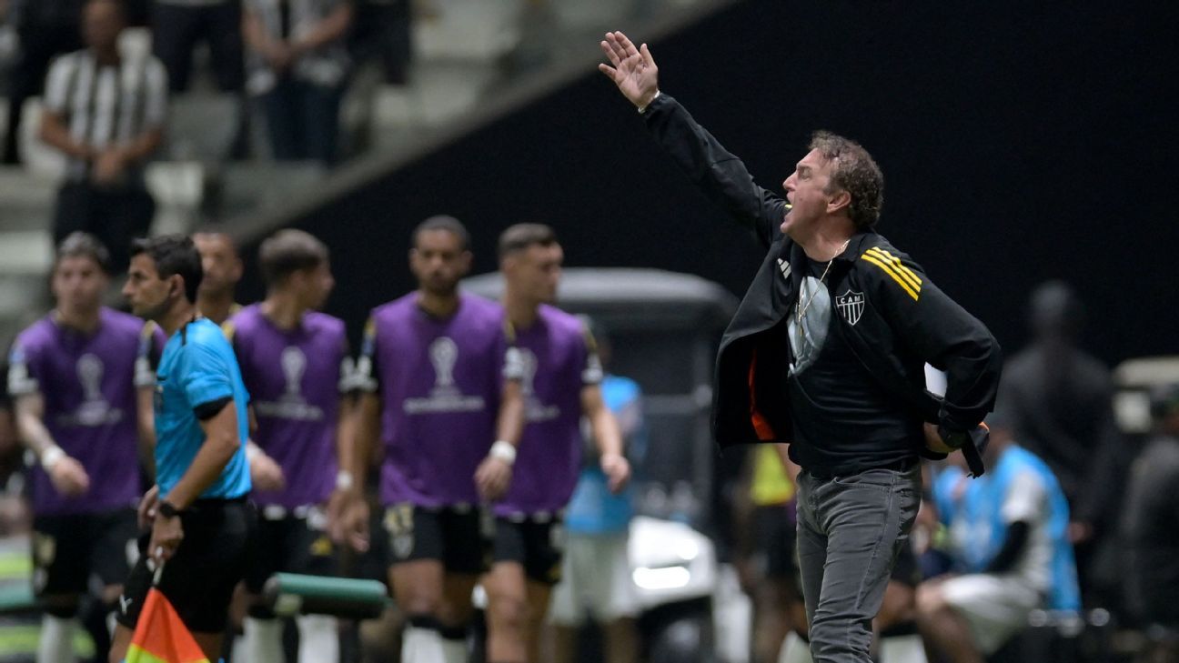 Cuca fala de bastidores do Atlético-MG e é sincero sobre vaias a Rony e Scarpa: 'Se fosse torcedor, acho que faria o mesmo'
