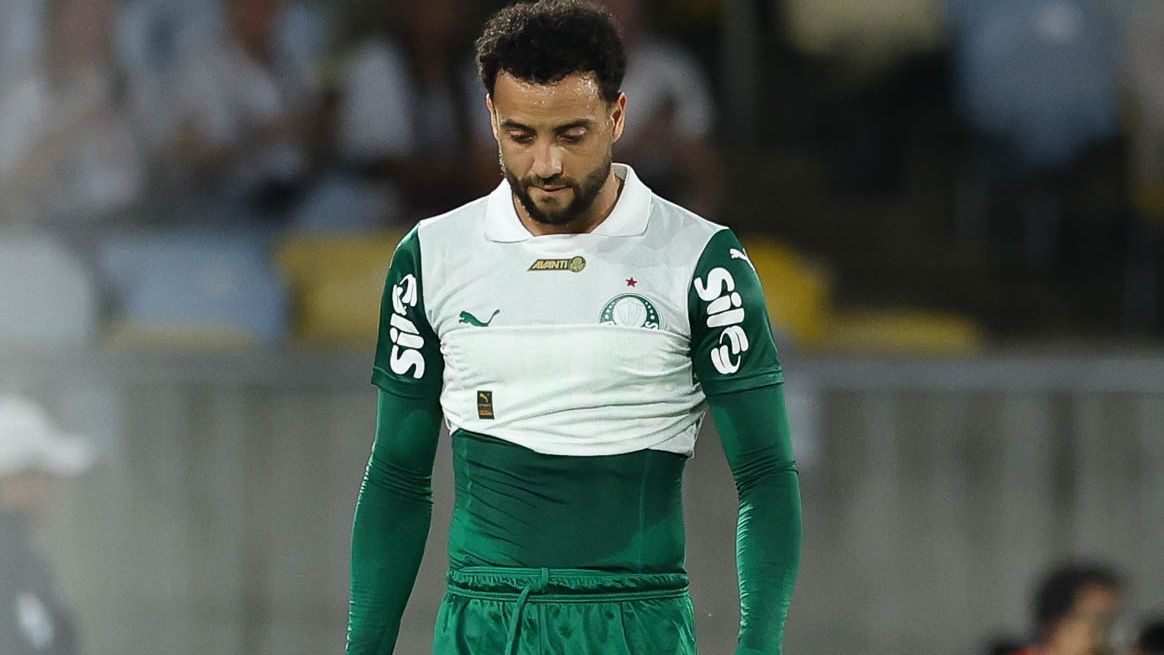 Inflamação tira Felipe Anderson de treinos no Palmeiras; Piquerez segue evoluindo.