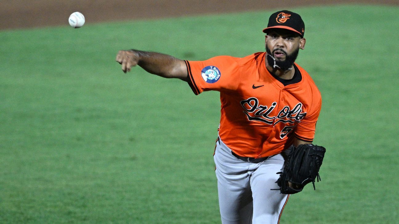 Jays, Orioles get deal done during doubleheader