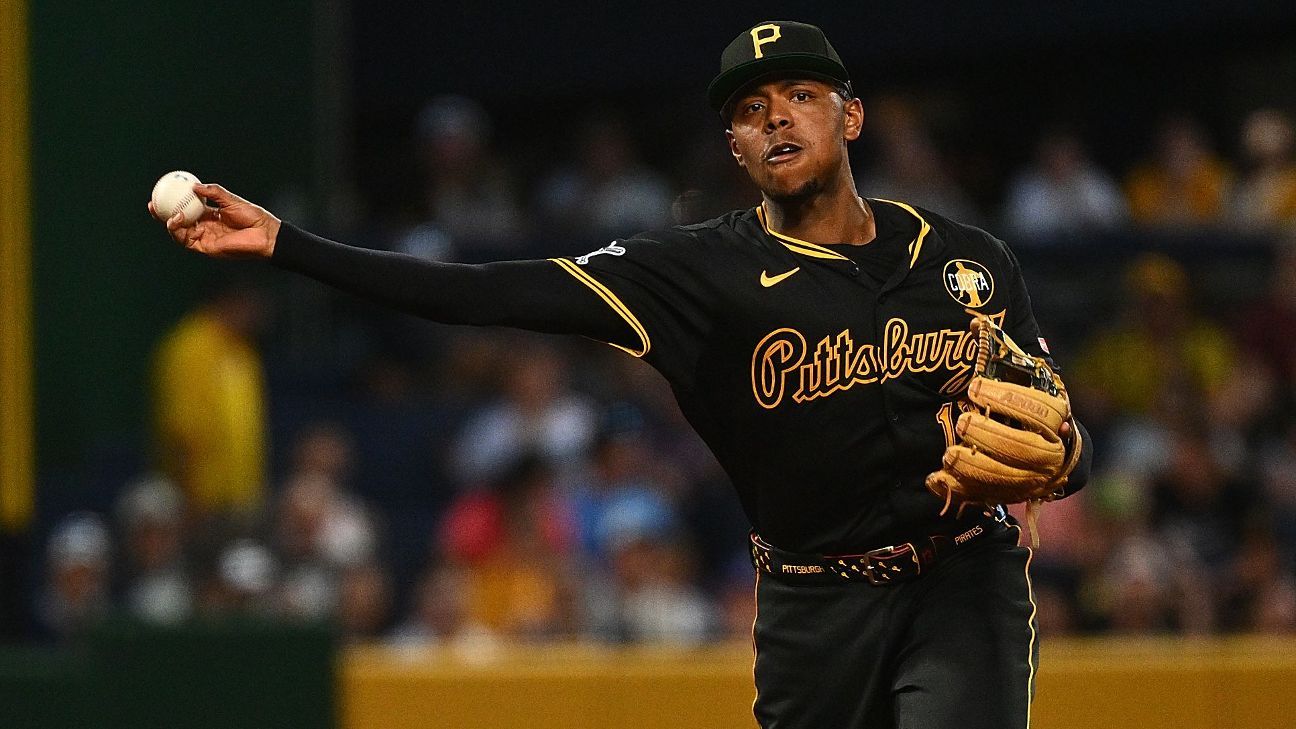 Sources: Reds acquiring 3B Hayes from Pirates