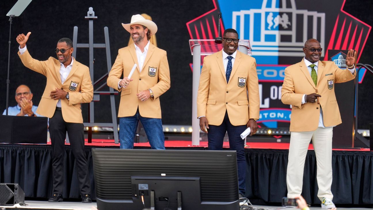 Pro Football HOF welcomes Sharpe, three others