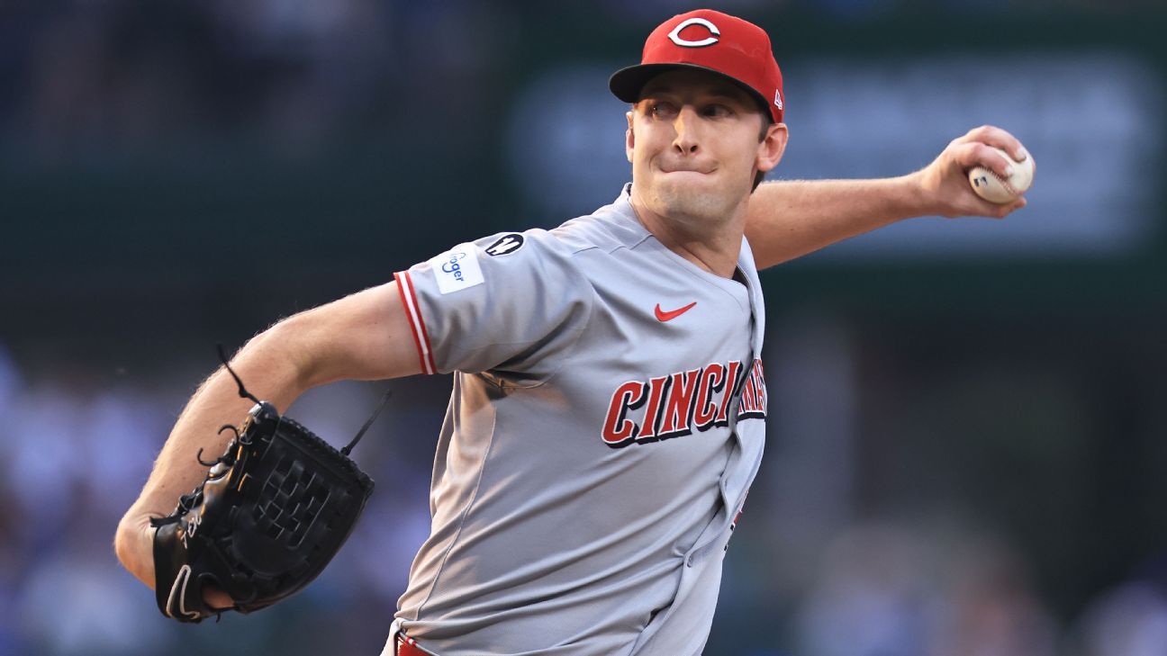 Reds starter Lodolo exits with blister; IL possible
