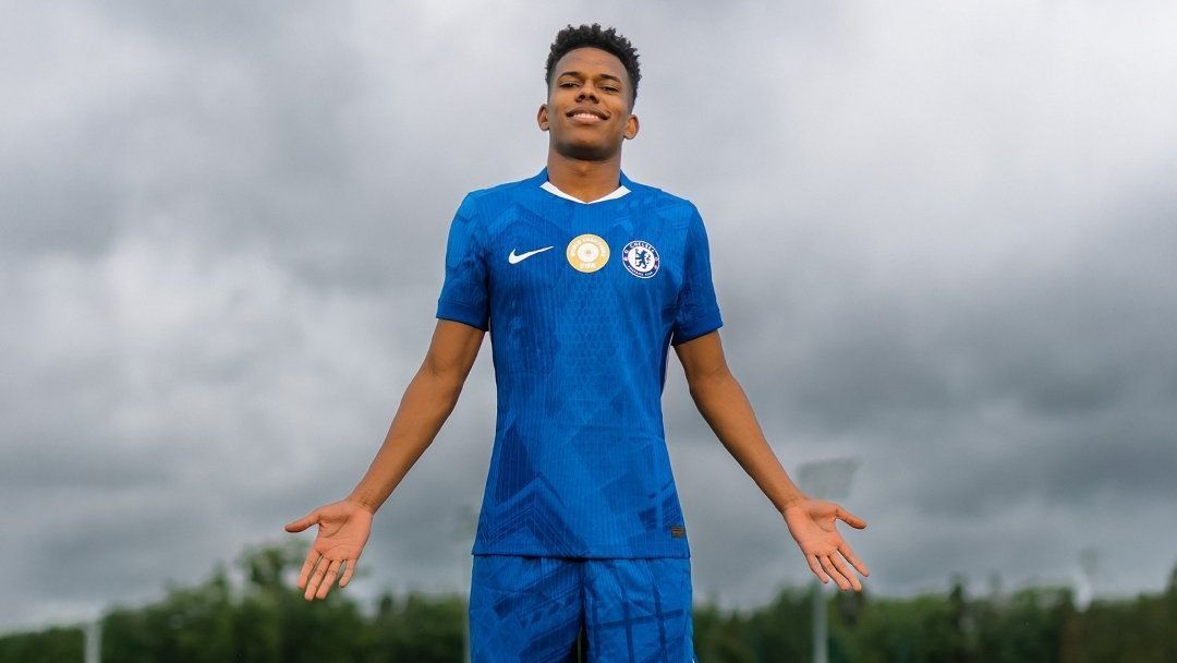 Estêvão reforça Chelsea após passagem pelo Palmeiras: 