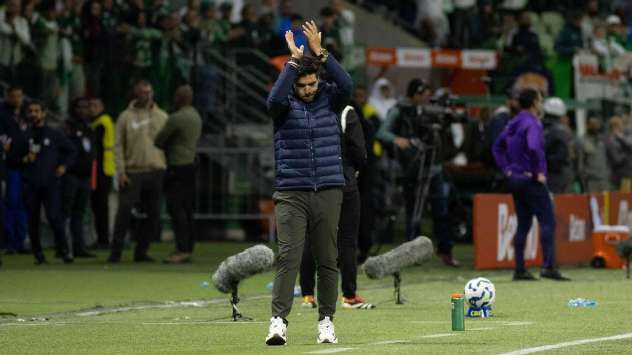Abel nega ironia e diz por que bateu palmas durante xingamentos da torcida do Palmeiras: 'Só espero que...'