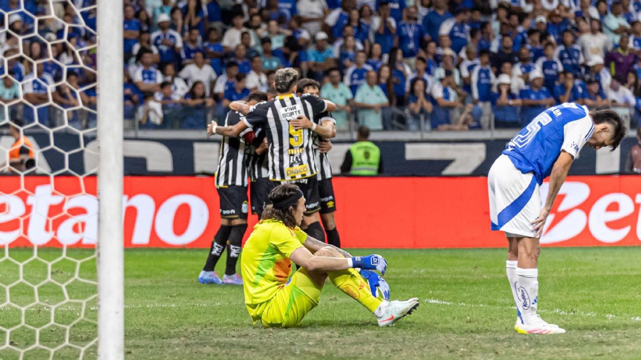 Cássio critica arbitragem de Cruzeiro x Santos: Gol de Kaio Jorge anulado injustamente.