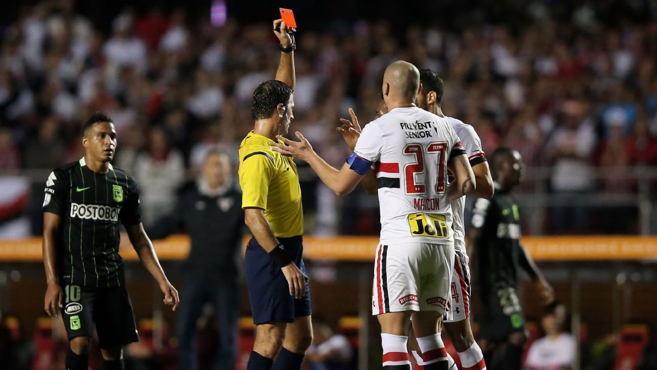 Como São Paulo x Atlético Nacional pela Libertadores é duelo engasgado até hoje por revolta com arbitragem: 'Tínhamos que ficar calados'