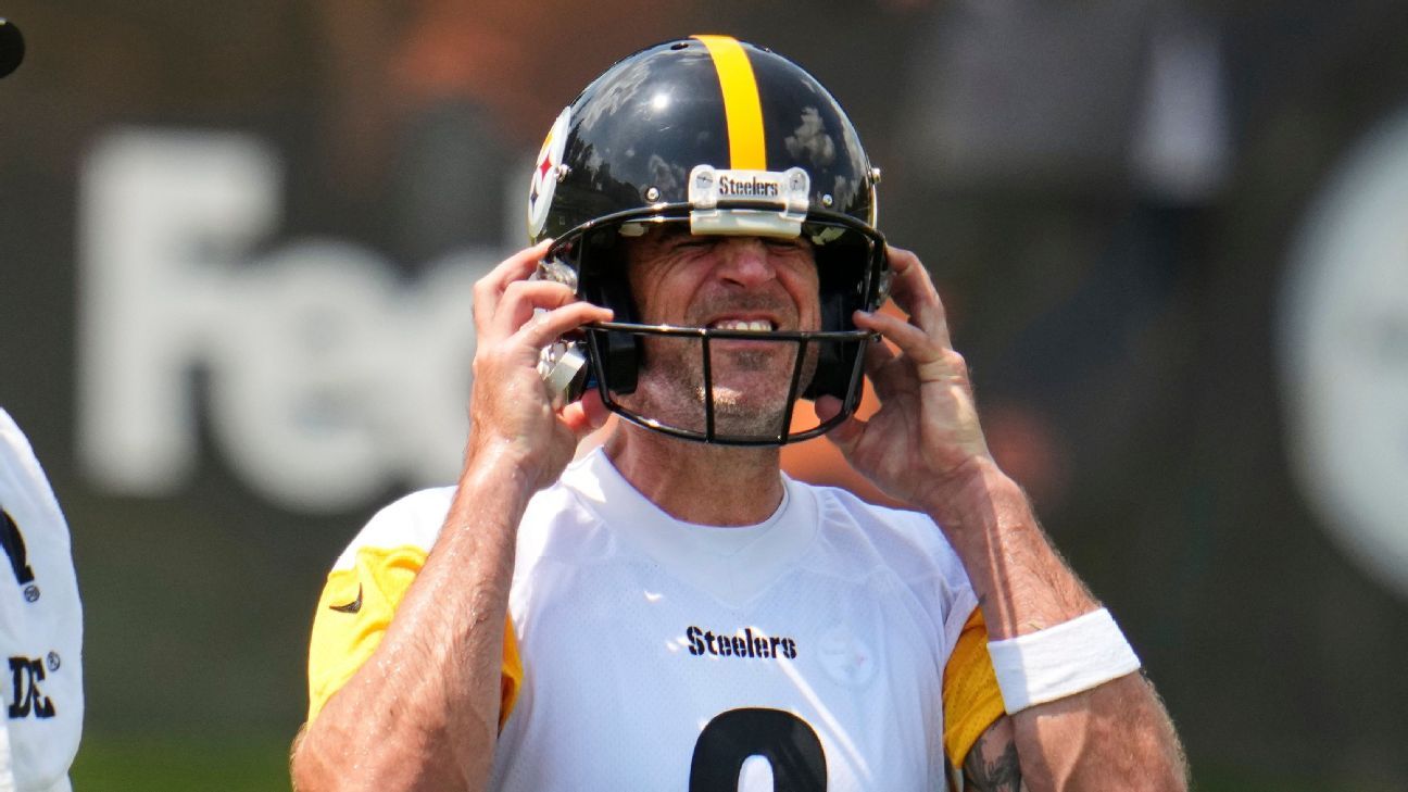 Rodgers on new helmet: Looks like a 'spaceship'