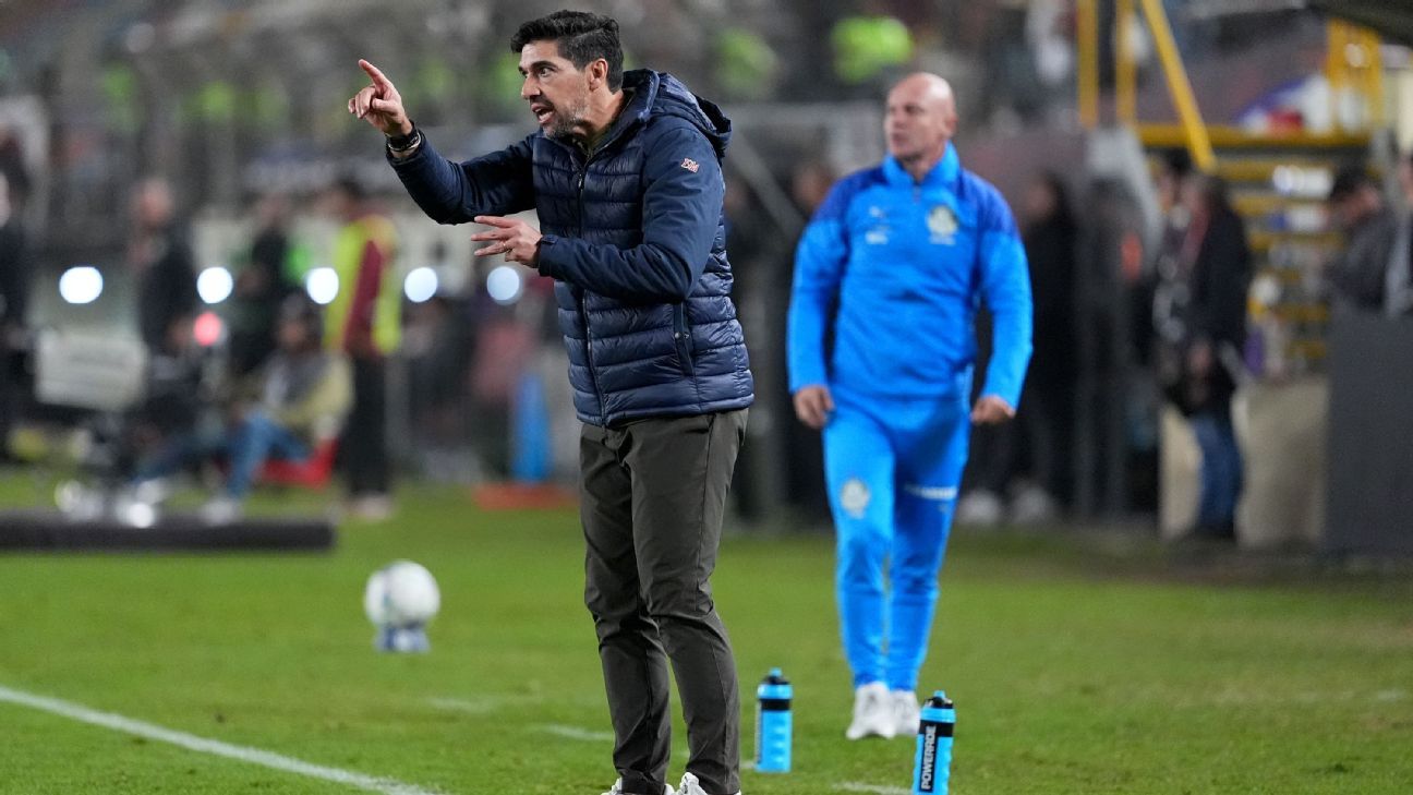 Abel Ferreira comenta segurança do CT, elogia torcida e reage a jogadores.