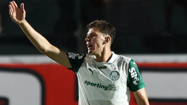 Time de bilionário grego avalia zagueiros brasileiros e observa jogador do Palmeiras.