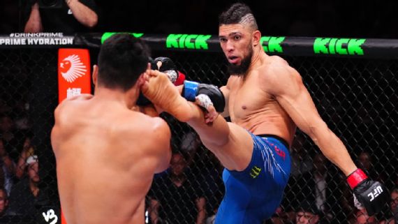 Johnny Walker celebrates his victory over Zhang Mingyang.