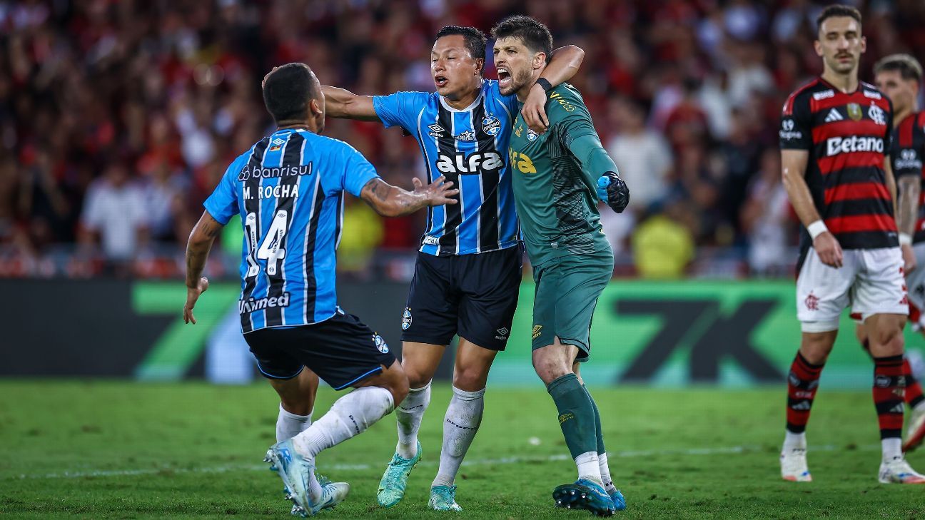 Goleiro Tiago Volpi se destaca e é selecionado na Bola de Prata.
