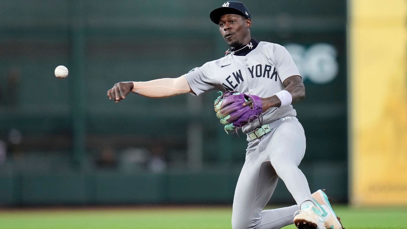 Yankees' Chisholm exits after bruising both knees