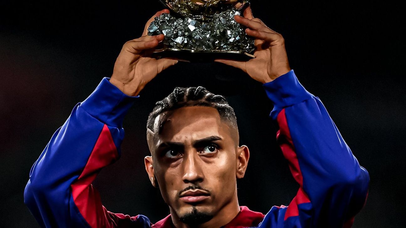 Raphinha Revela Tentadora Oferta de Arabia y Futuro en el FC Barcelona 2 Raphinha terminó quinto en los premios del Balón de Oro de este año